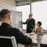 Illustration d’un prestataire gérant toutes les étapes pour la création entreprise Tunisie à distance, clarifiant le rôle et les démarches.